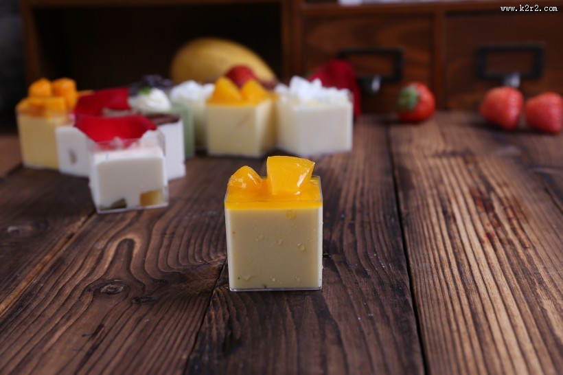 美味好吃的甜点慕斯杯图片