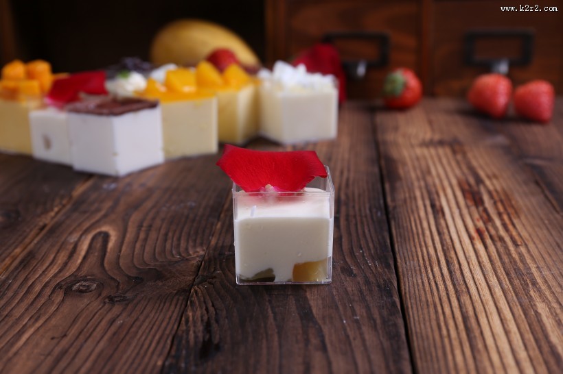 美味好吃的甜点慕斯杯图片