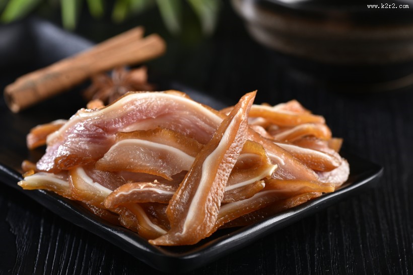 好吃的凉拌麻辣耳丝图片