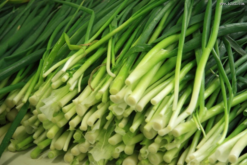 绿色新鲜的韭菜图片