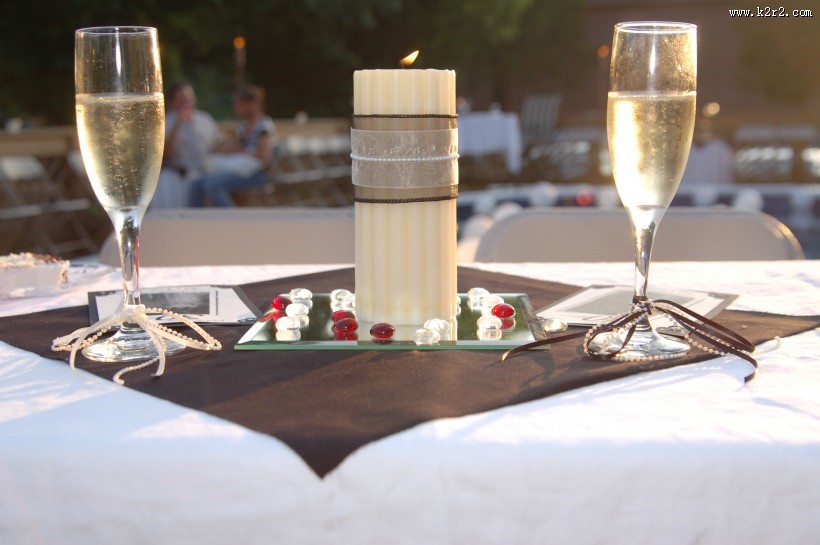 优雅的黄色香槟酒图片