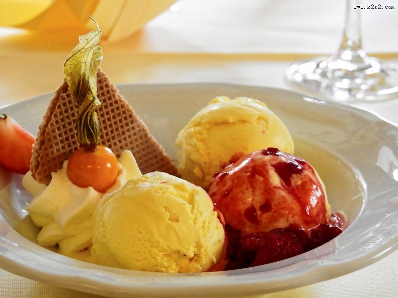 好吃好看的彩色冰激凌图片