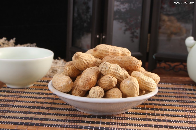 带壳的花生图片