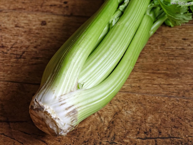 绿色的芹菜图片