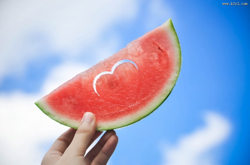 新鲜清凉解暑切开的西瓜图片大全
