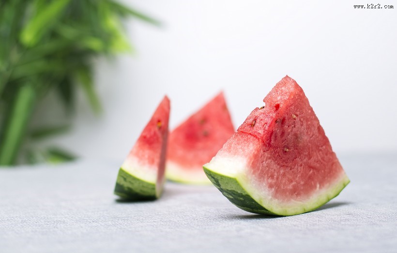 新鲜清凉解暑切开的西瓜图片大全