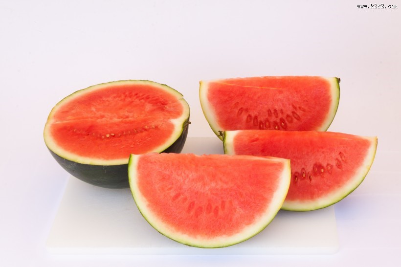 新鲜清凉解暑切开的西瓜图片大全
