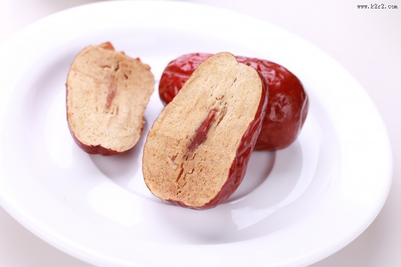 晒干的健康营养大红枣图片