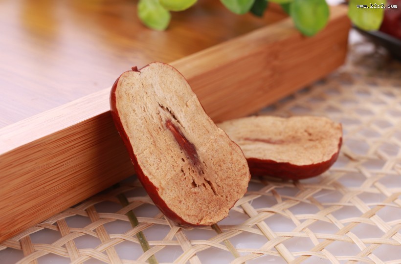 晒干的健康营养大红枣图片