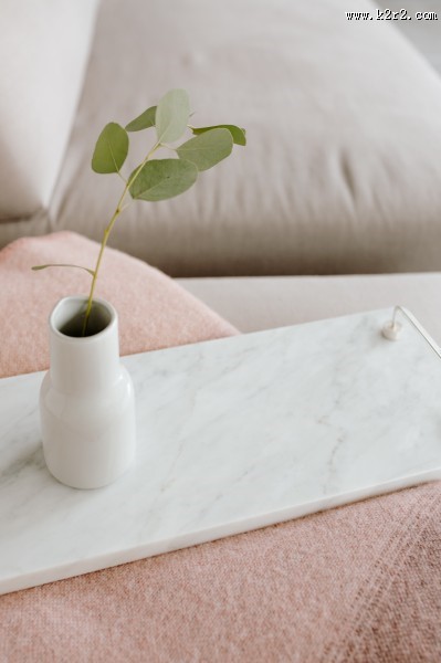 装有银色把柄的大理石图片