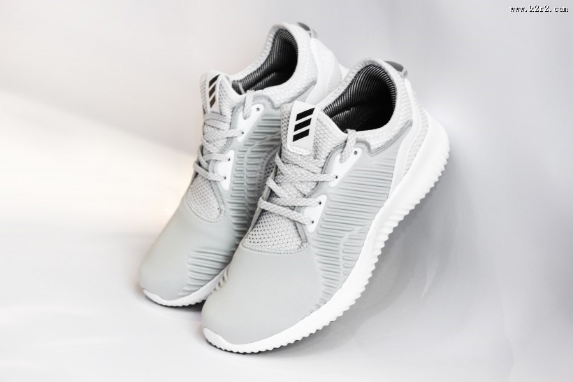 男士阿迪达斯运动鞋图片