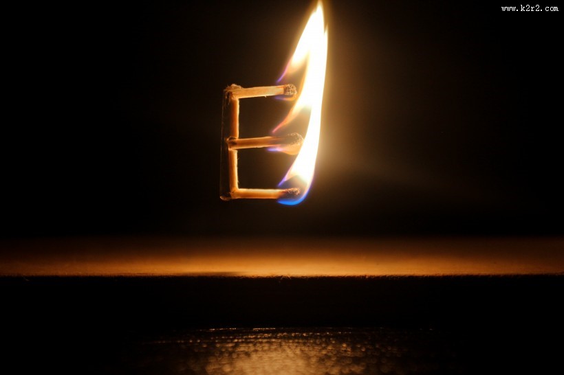 燃烧的火柴棒图片