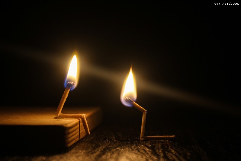 燃烧的火柴棒图片