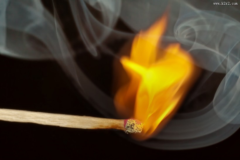 燃烧的火柴棒图片
