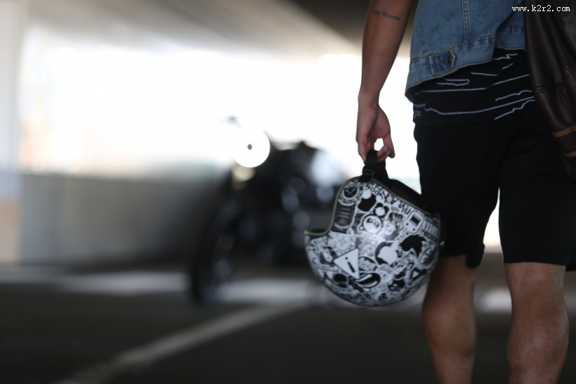 帅气的摩托车头盔图片