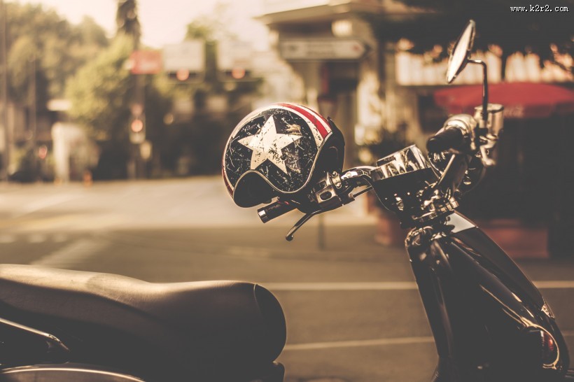 帅气的摩托车头盔图片