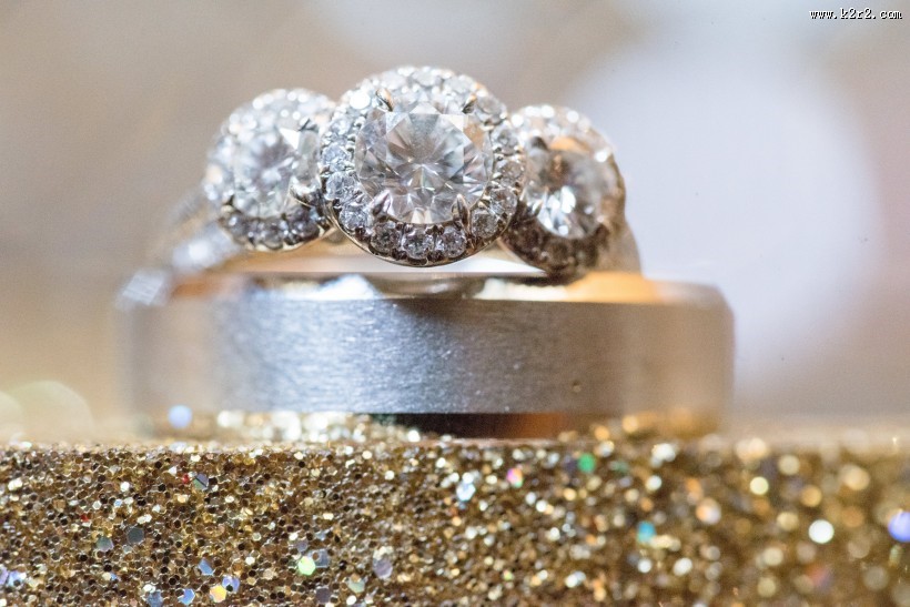 唯美的婚戒图片