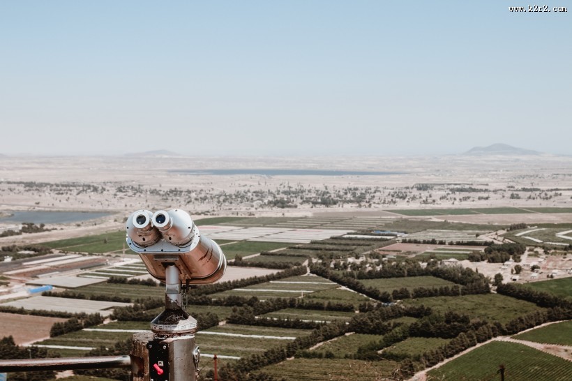 观景平台上的望远镜图片