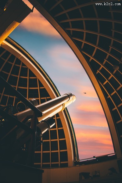 观景平台上的望远镜图片