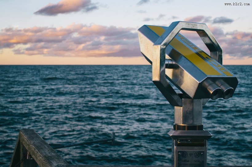 观景平台上的望远镜图片