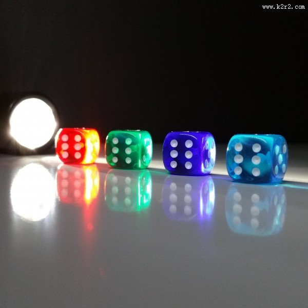 各种颜色的骰子图片