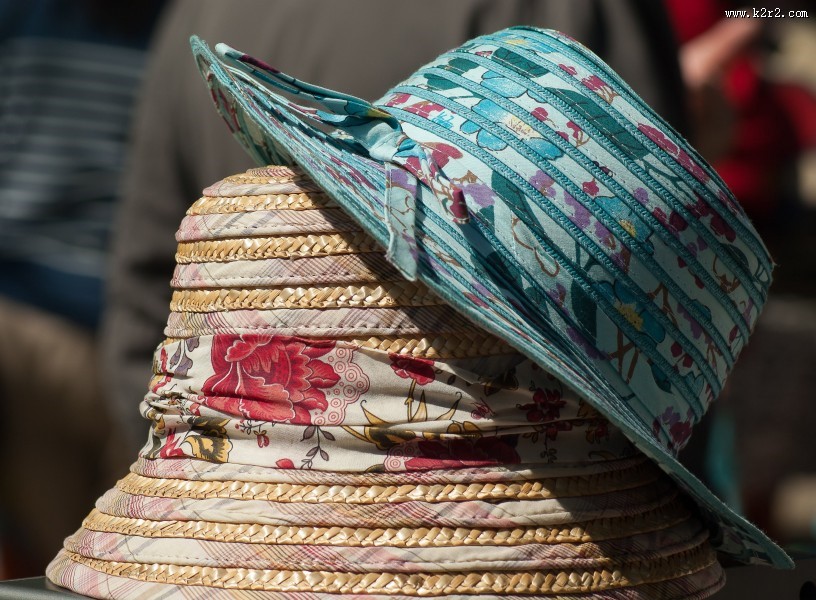 夏季出游必备的遮阳草帽图片