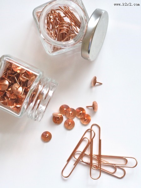 夹文件的回形针和纸夹子的图片