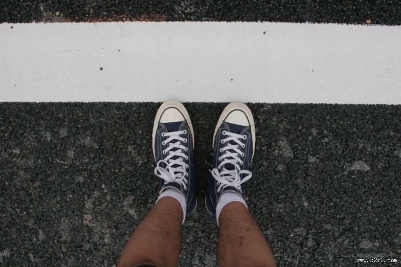 设计简洁的帆布鞋图片