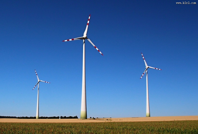 原野上高大的风车图片