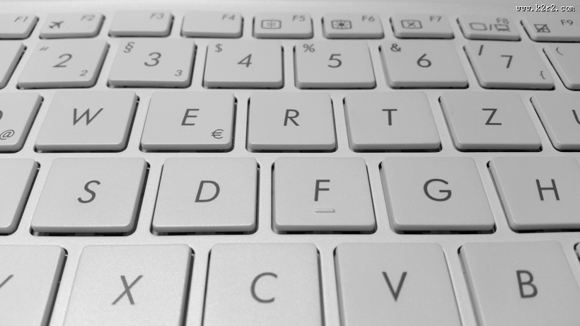 白色的电脑键盘图片