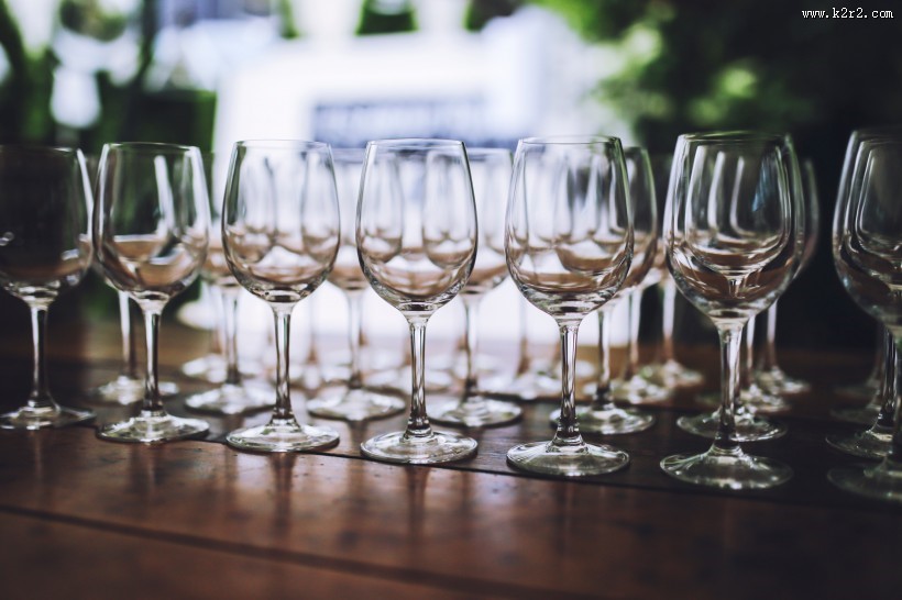 精致的高脚杯图片