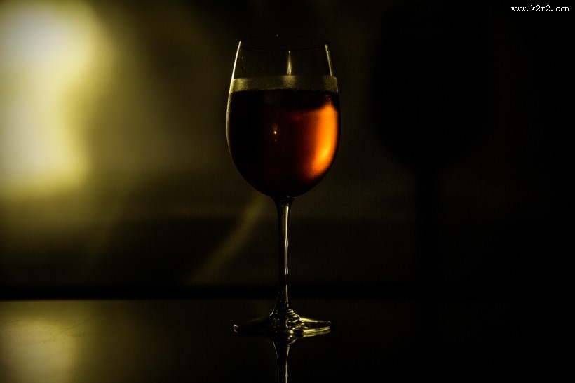 精致的高脚杯图片