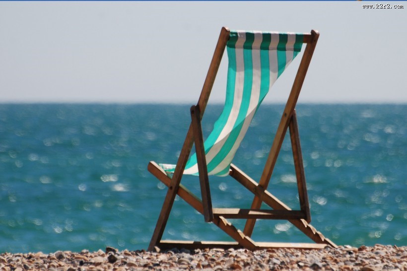 沙滩上的椅子图片