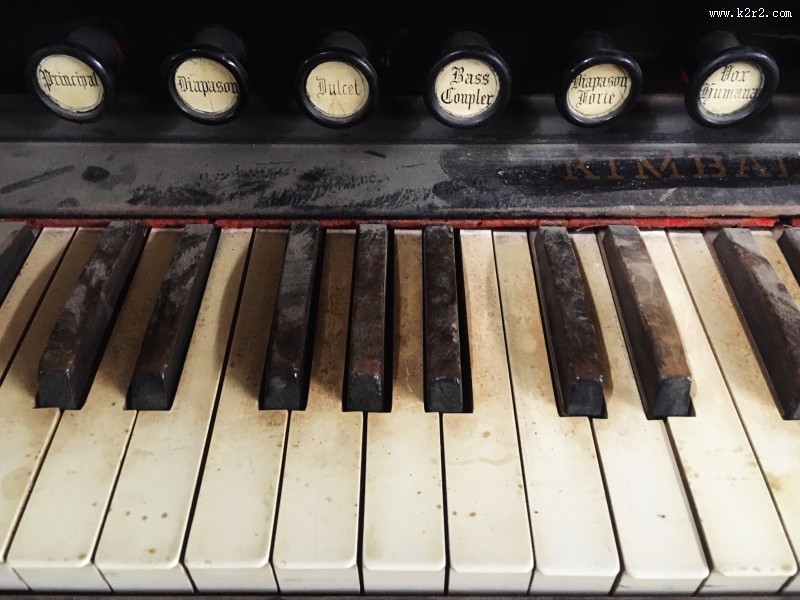 钢琴的黑白键盘图片