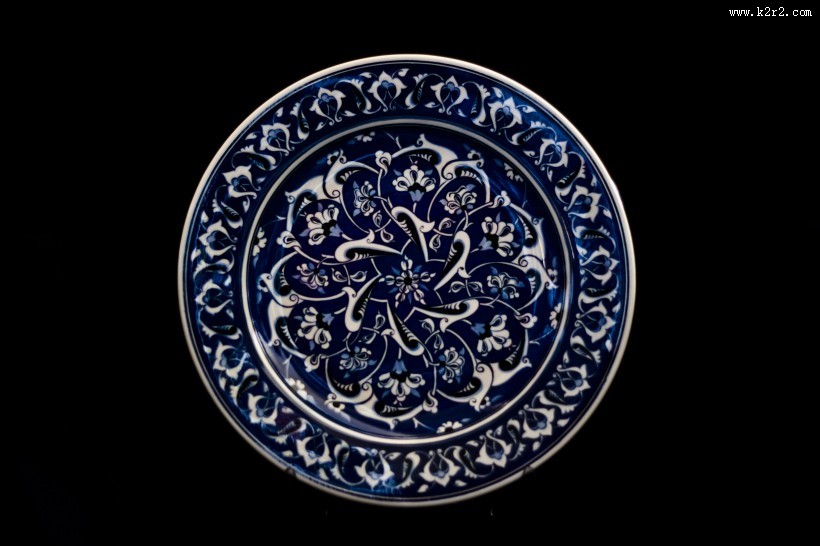 精美的瓷器盘子图片