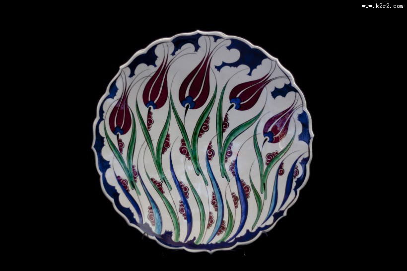 精美的瓷器盘子图片