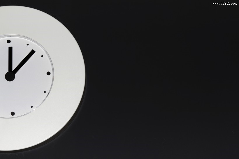 挂在墙壁上的时钟图片