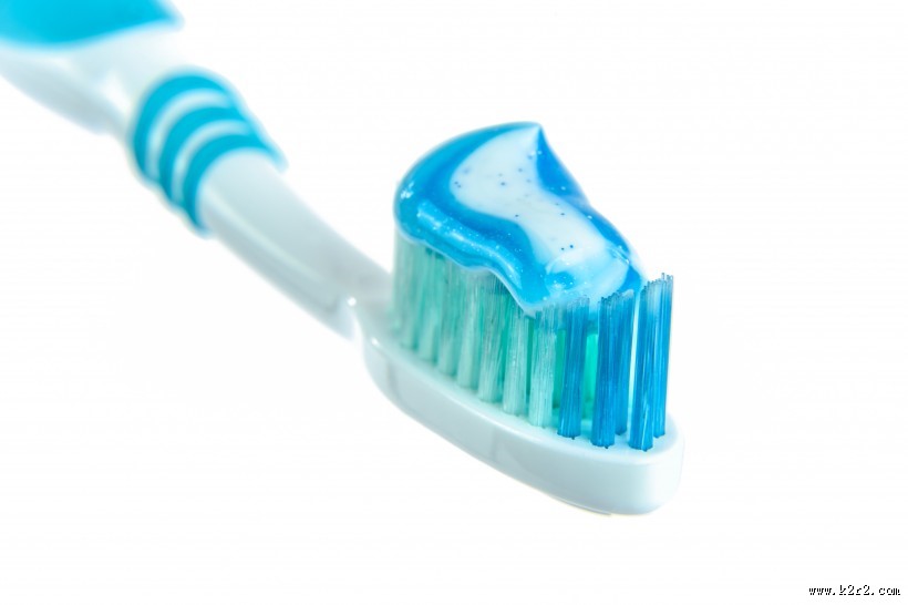 各种各样的牙刷和牙膏图片