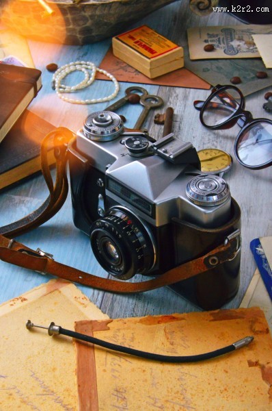 桌子上的微单相机图片