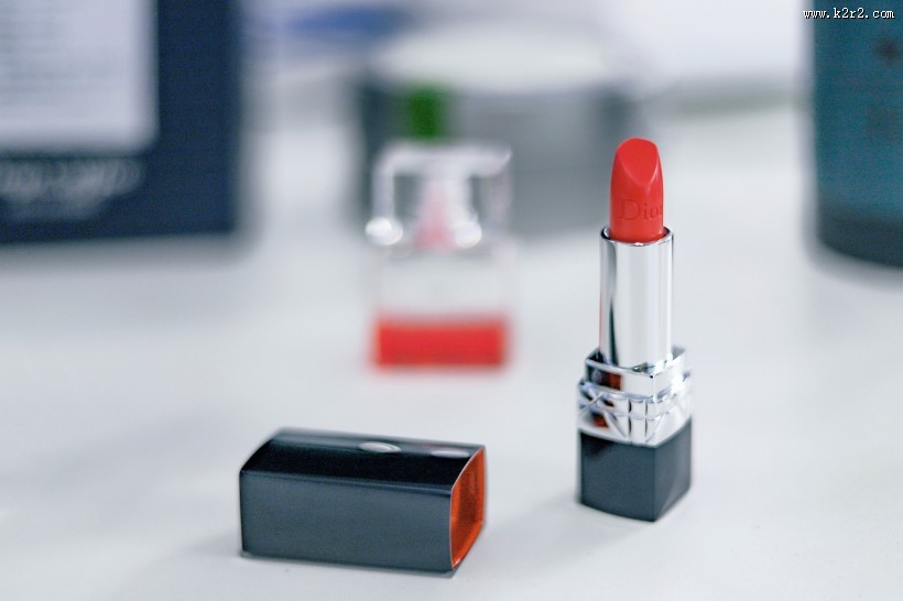 鲜艳的口红图片大全
