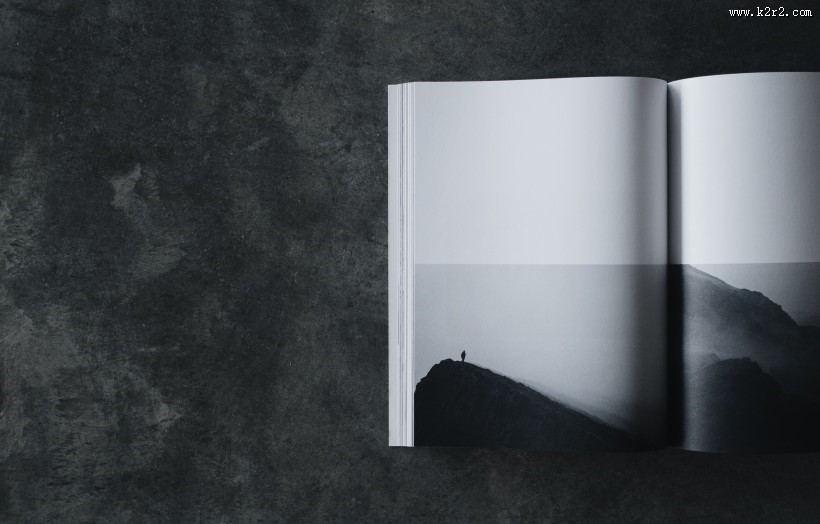 翻开的书籍的图片