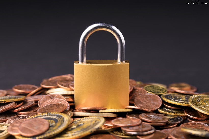 钱币与锁寓意资产与安全图片大全