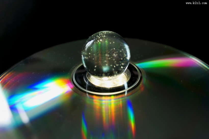 光滑透明的水晶球图片