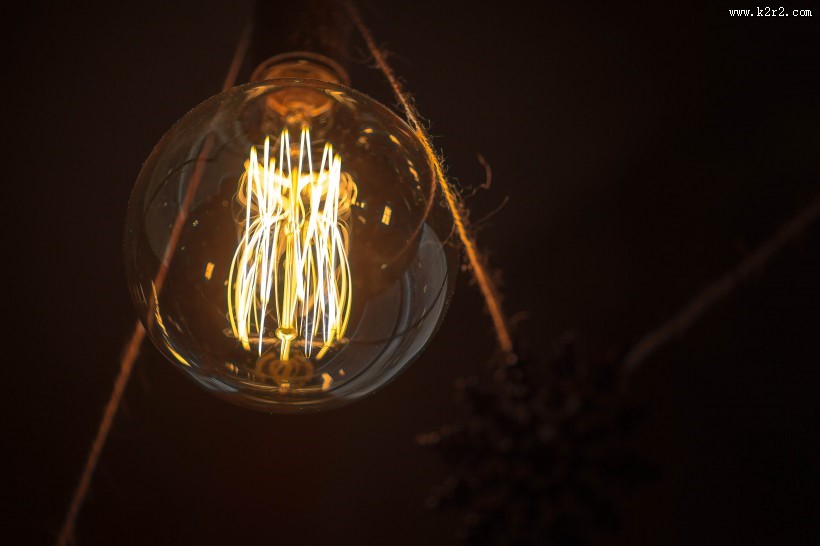 点亮的灯泡图片
