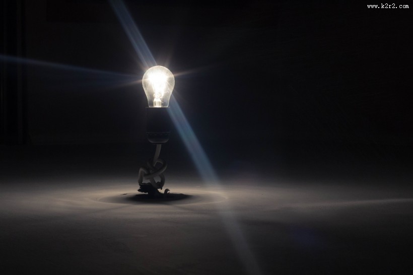 点亮的灯泡图片