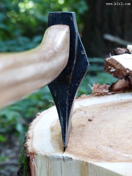 锋利厚重的斧头图片