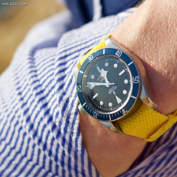 戴在手腕上的手表图片大全