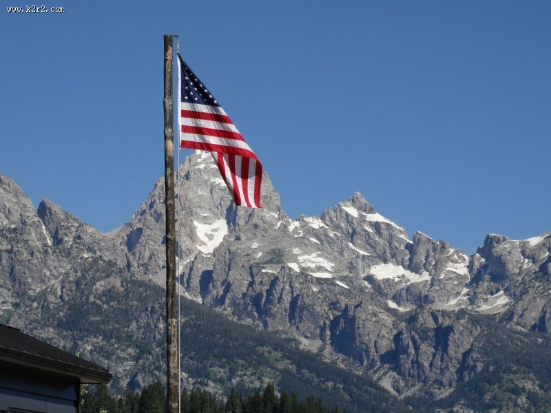 随风飘扬的美国国旗图片
