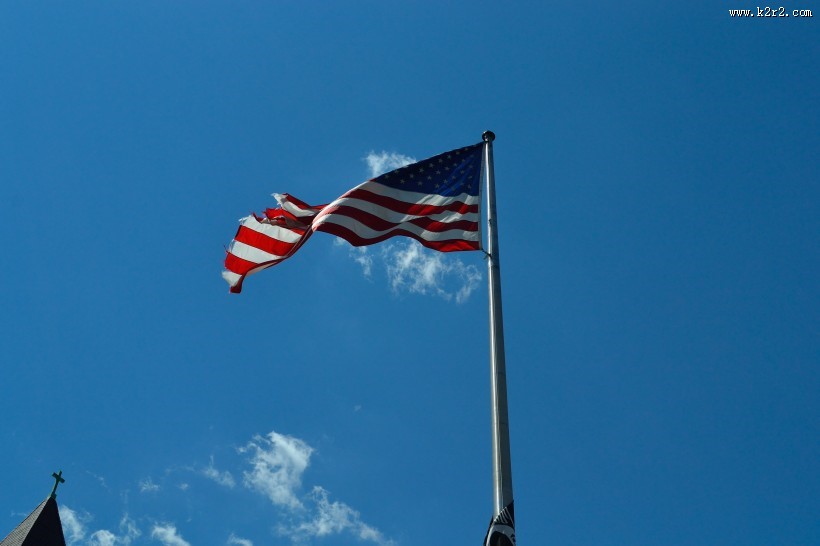 随风飘扬的美国国旗图片