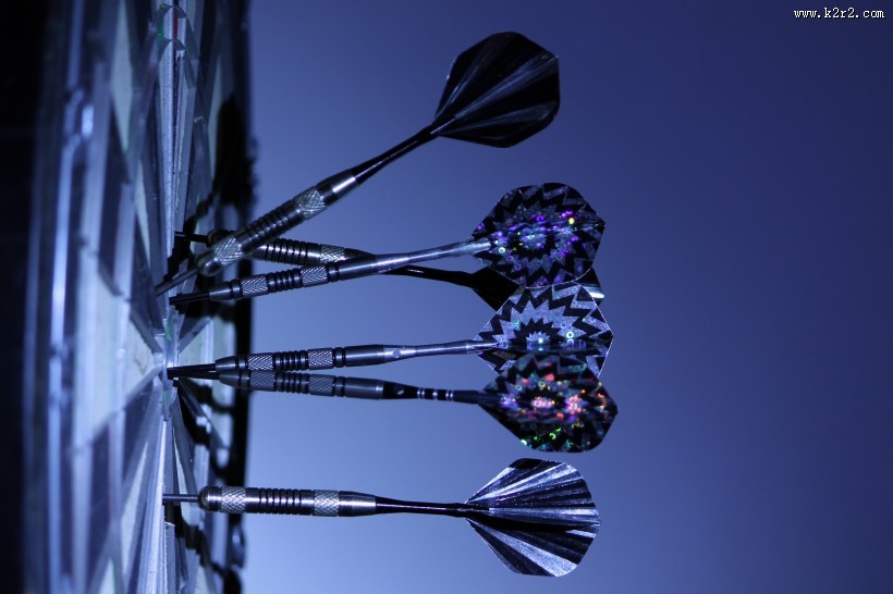 飞镖与飞镖盘图片